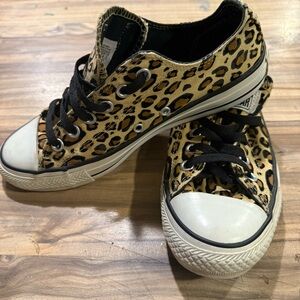 Converse Leopard Print Low Top Sneakers - Black & Tan